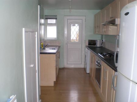 1 bedroom in a house share to rent - Photo 4
