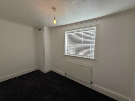 2 bedroom Terraced House To Let - Photo 2