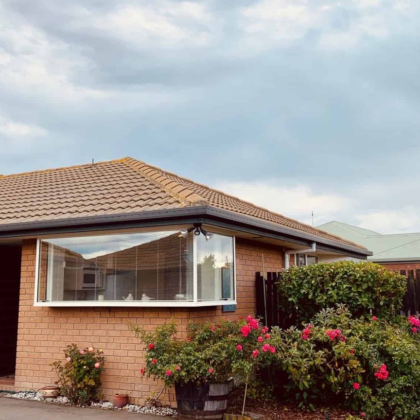 Fully Furnished Immaculate Rear Townhouse! - Photo 1