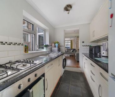 2 bedroom terraced house to rent - Photo 3