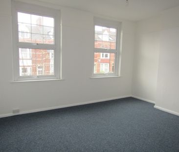 4 bed Terraced - To Let - Photo 5