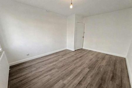 Southsea Avenue, Leigh-on-sea, SS9 - Photo 5