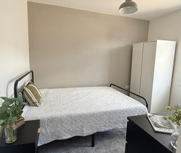 6 bedroom semi-detached house to rent - Photo 3