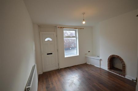 3 bedroom terraced house to rent - Photo 2