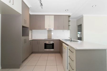 Modern Spacious Home in the Northern Beaches - Photo 4