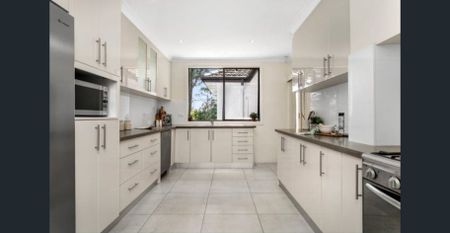 Family house presents a superb lifestyle proposition in a premier location - Photo 5