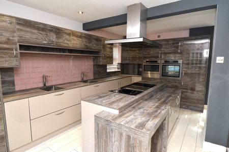 3 bedroom - Photo 2
