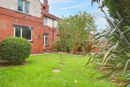 4 bedroom semi-detached house to rent - Photo 5