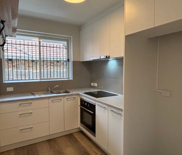 Refurbished Ground Floor Living - Photo 4