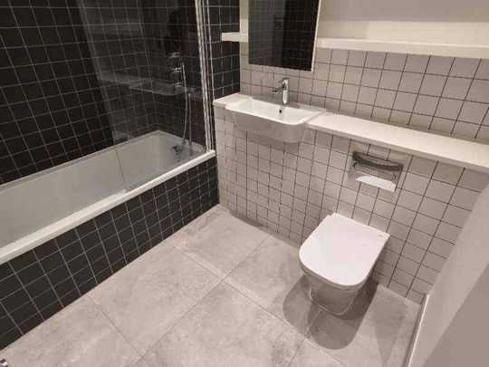 Blackwall Reach 3 Room 1 - Photo 1