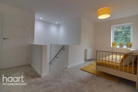 4 bedroom semi-detached house to rent - Photo 2
