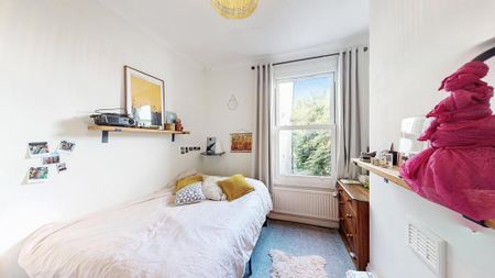 4 bedroom terraced house to rent - Photo 3