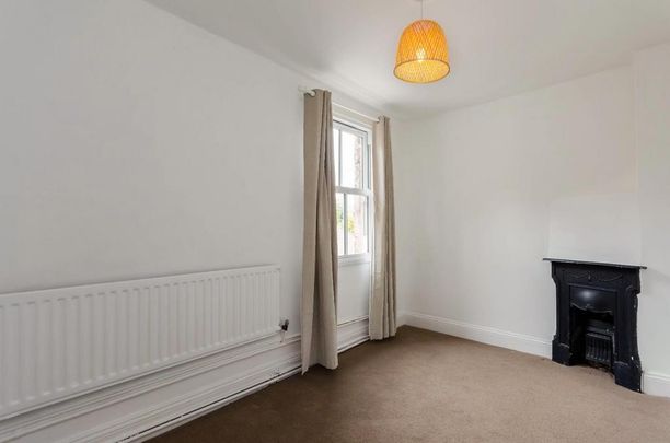 3 bedroom end of terrace house to rent - Photo 1