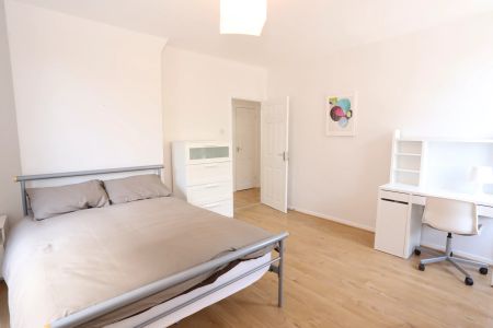 Alton House – Room 4 - Photo 4