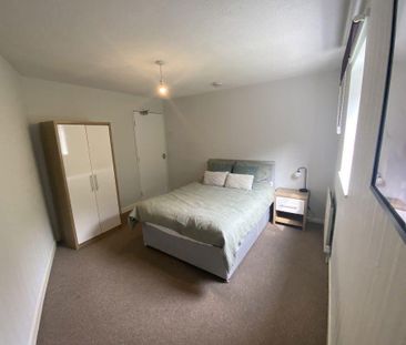 1 bedroom in a house share to rent - Photo 4