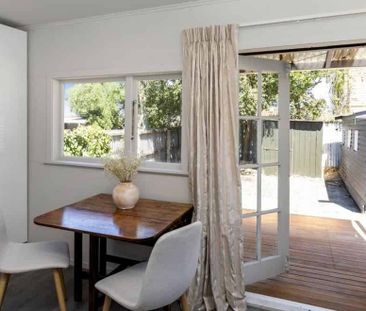 Charming 3 Bedroom House - Photo 2