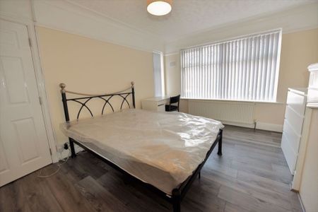 3 bedroom House in Mayville Terrace, Leeds - Photo 5