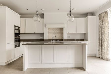 Barrons Chase, Richmond, Surrey, TW10 - Photo 3