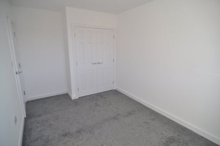 2 bed Apartment - To Let - Photo 5