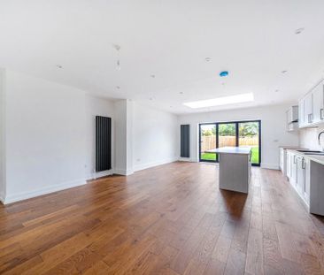 4 bedroom semi-detached house to rent - Photo 6