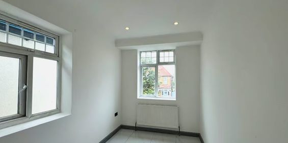 Hounslow Road, TW2, Twickenham - Photo 3