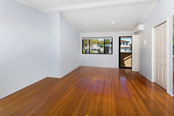 Stunning 4-Bedroom House in Prime Kiama Location - Photo 1