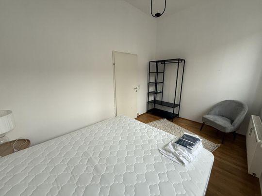 + Grazer Juwel + Helle möblierte 2-Zimmer Wohnung mit Altbau-Charme und durchdachter Raumaufteilung! - Photo 1