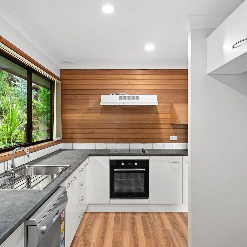 5 Kateena Avenue, Tascott. - Photo 1