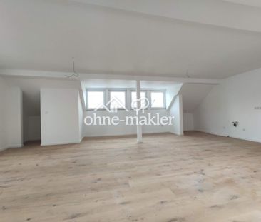 Exklusives Wohnen nach Sanierung: Helle 3-Zimmer-DG-Wohnung mit Bal... - Photo 2