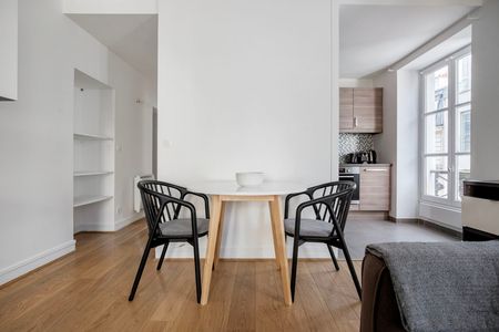 Rue d'Astorg - Photo 5