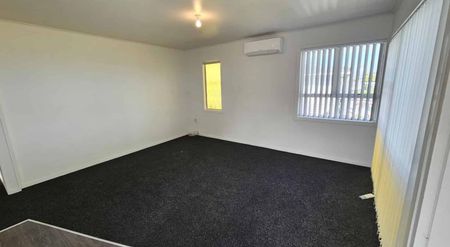 OCEAN VIEWS AND COMFORT! - Photo 2