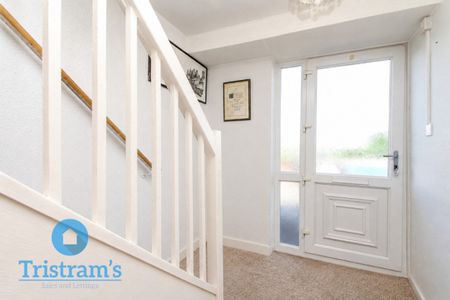 3 bed Flat for Rent - Photo 2