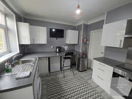 1 bedroom in a house share to rent - Photo 2