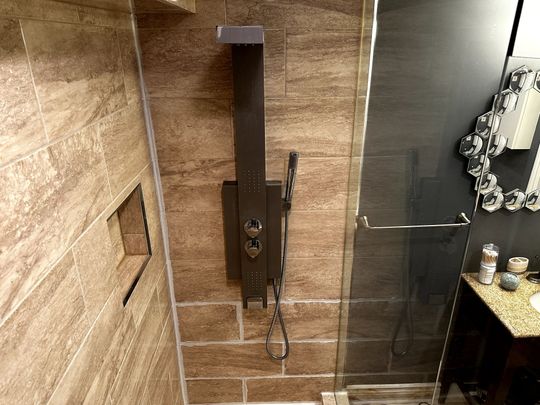 For Lease - 974 Creebridge Crescent, Newmarket, Ontario - Photo 1