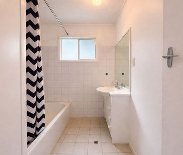 CUTE COTTAGE IN THE HEART OF CHURHILL - Photo 3