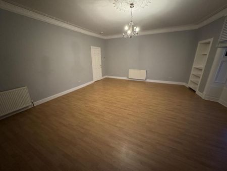 3 bedroom flat to rent - Photo 2