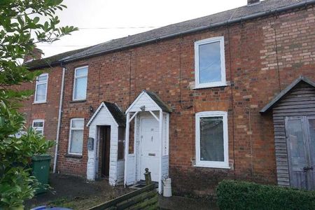 Bedford Road East, Yardley Hastings, NN7 - Photo 3