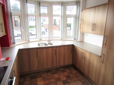 3 bedroom semi-detached house to rent - Photo 5