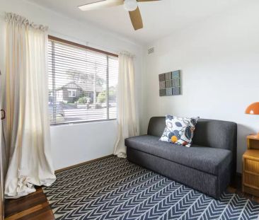 Two bedroom apartment in quiet street - Photo 2