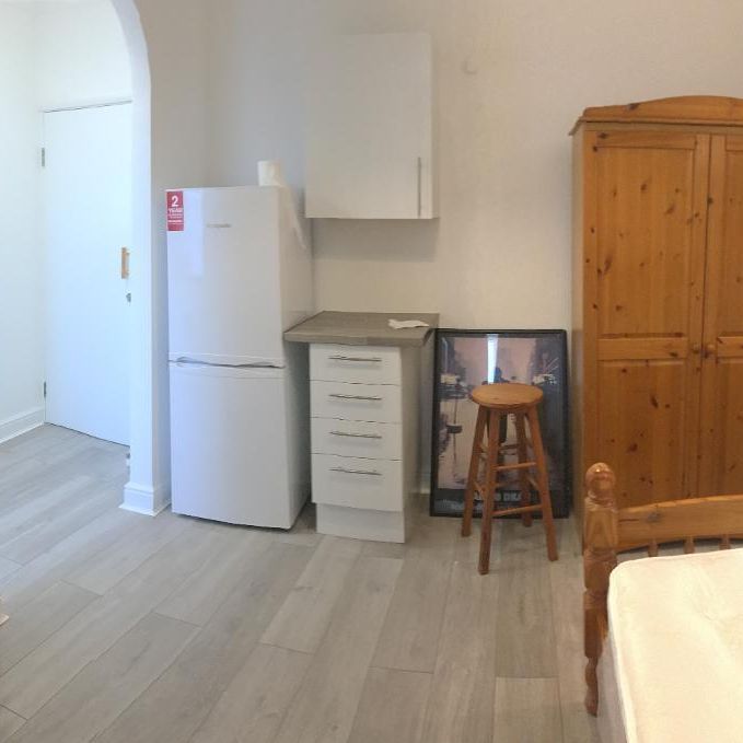 Studio to rent - Photo 1