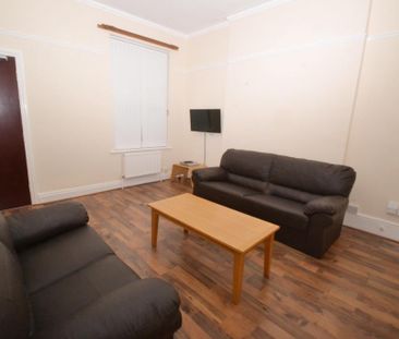 6 bedroom detached house to rent - Photo 1