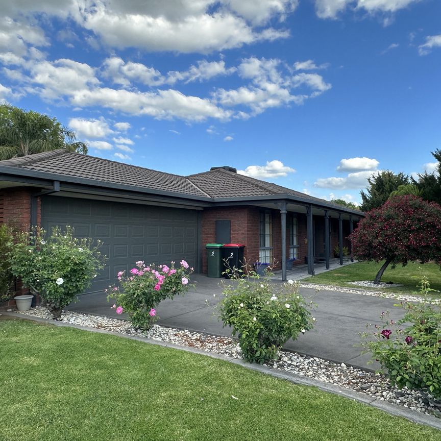 17 Gordon Drive, KIALLA VIC 3631 - Photo 1