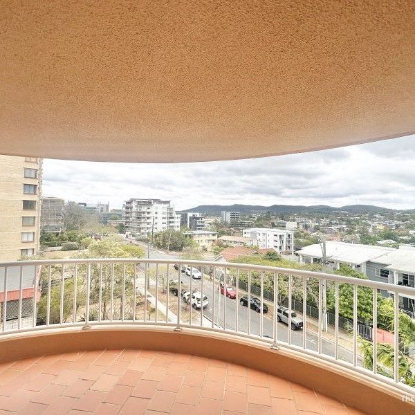 RARE Spacious 2 Bedroom with Amazing View at Auchenflower - SYLVAN GROVE - Photo 1