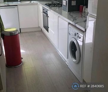 4 bedroom semi-detached house to rent - Photo 3