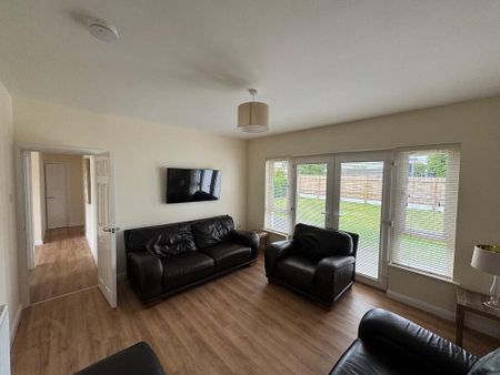 SHARED HOUSE, 6 Harberton Park, Waterside, Derry, BT47 2NB - Photo 2