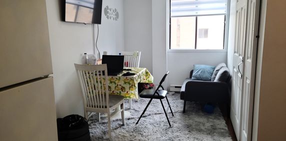 Petit 3 1/2 Situé Au 17 Rue King Est - Photo 2