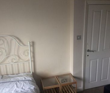 Room in a Shared House, Bigginwood Road, SW16 - Photo 5