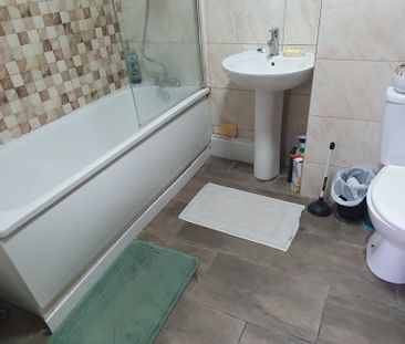 Flat 2, 104 Connaught Road, Roath, Cardiff, CF24 3PY - Photo 4