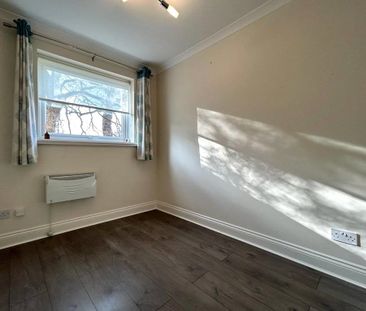 2 bedroom Flat in Brittain Court, Sandhurst - Photo 6