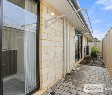 MODERN FAMILY LIVING - Photo 4